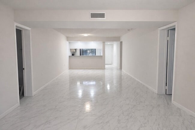 Building Photo - 3826 Whitehall Dr