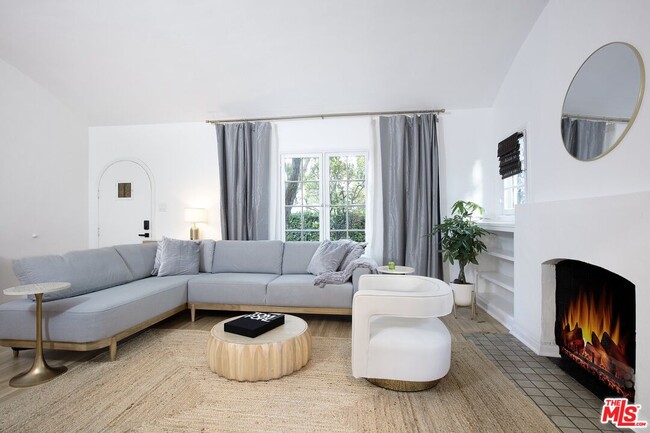 Building Photo - 951 N Martel Ave