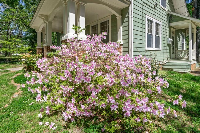 Building Photo - Historic Home in Wake Forest!