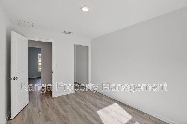 Building Photo - 1115 F Ave