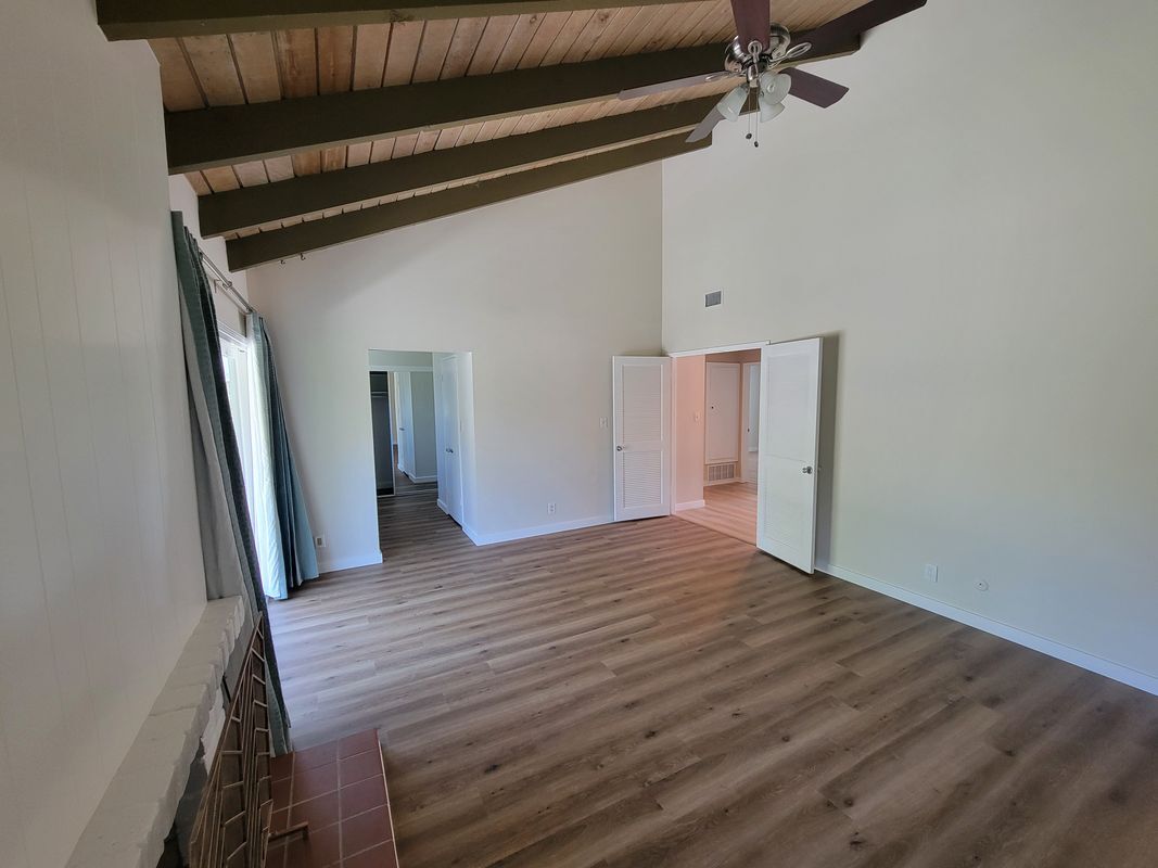 Building Photo - 11 Meadowsweet