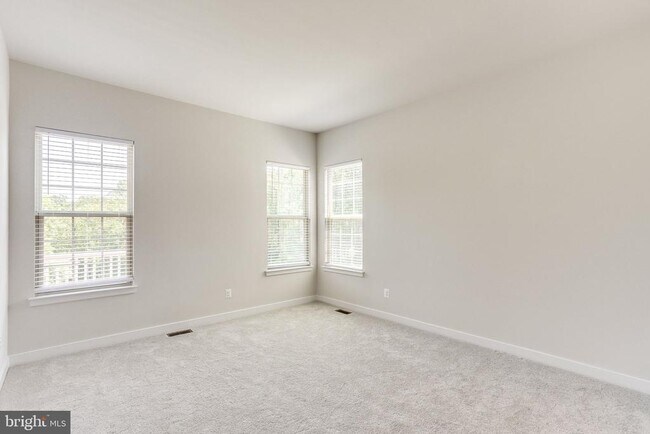 Building Photo - 2183 Hemlock Bay Rd