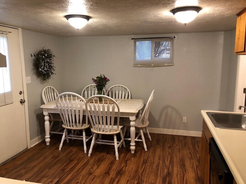 Building Photo - 873 N 600 W