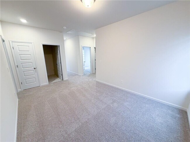 Building Photo - 145 Oak St