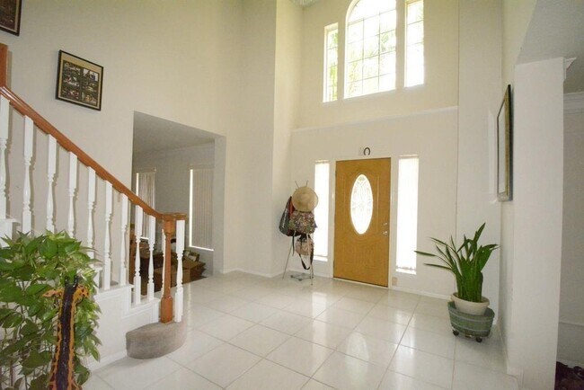 Building Photo - 2114 Avenida La Quinta St