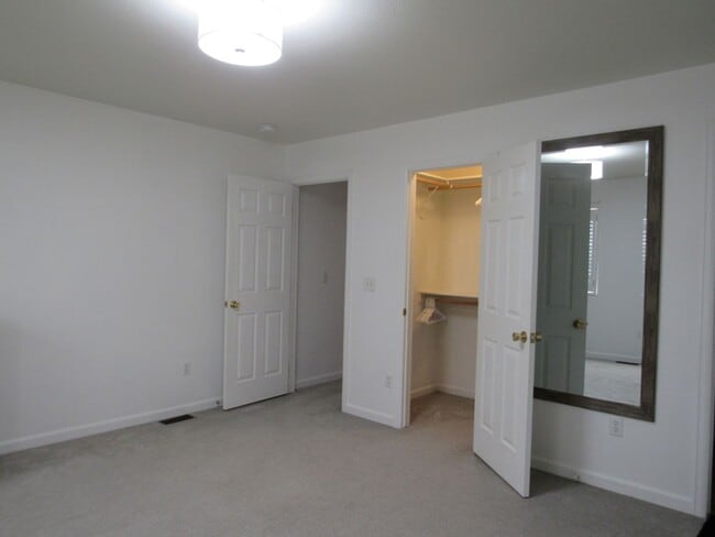 Building Photo - Gorgeous Westside 3 bd Twin Home