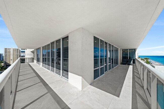 Building Photo - 1830 S Ocean Dr