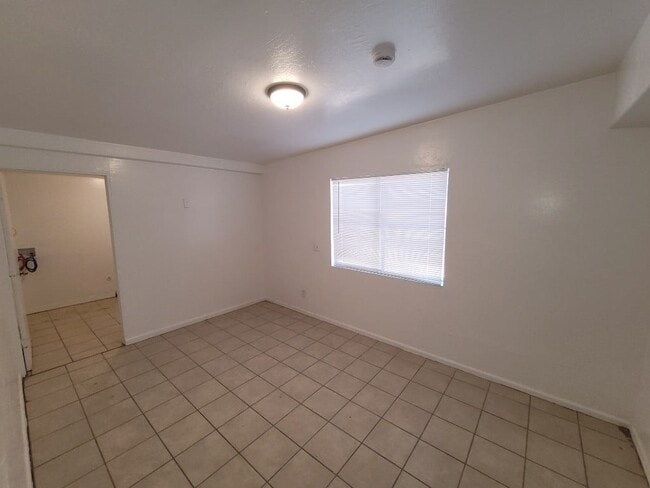 Building Photo - N 39th Ave