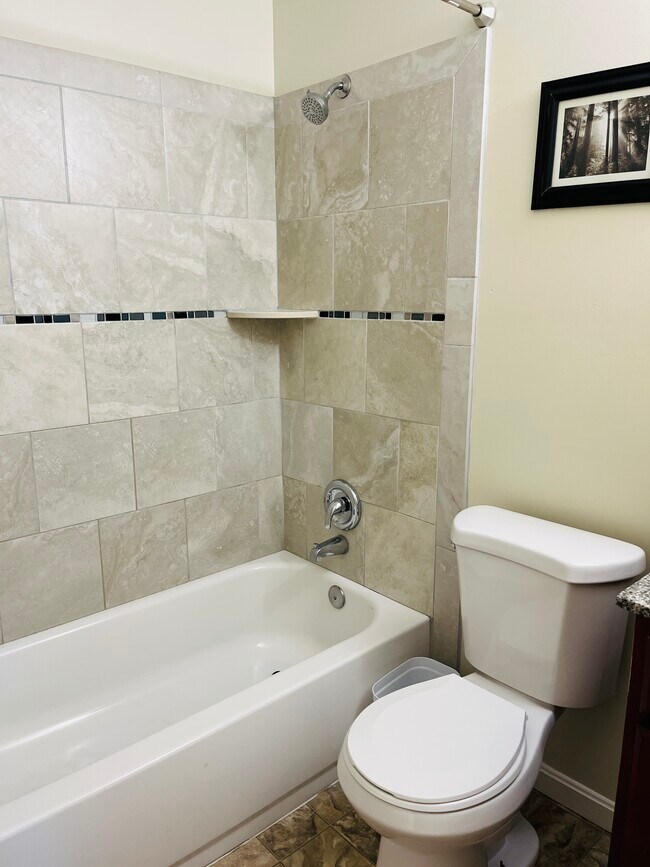 Building Photo - 2 Wimbledon Ln