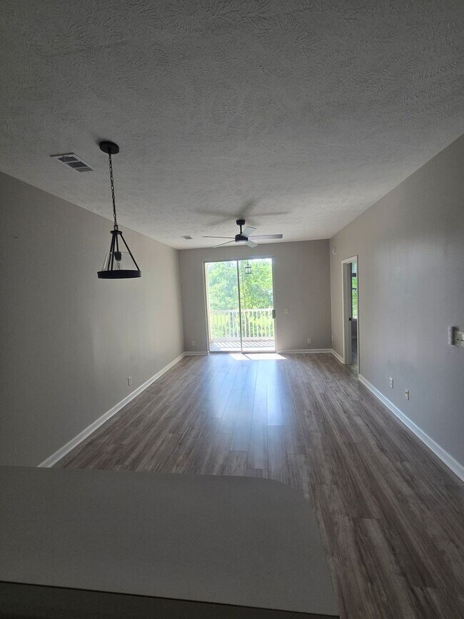 Building Photo - 504 River Oaks Dr