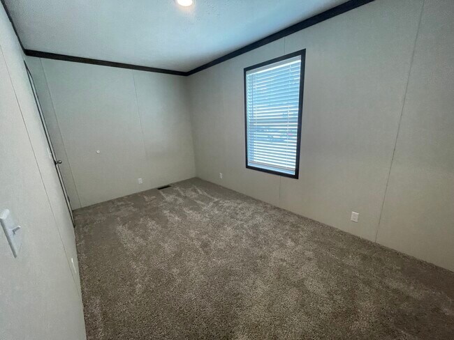 Building Photo - 245 Magnolia Pl