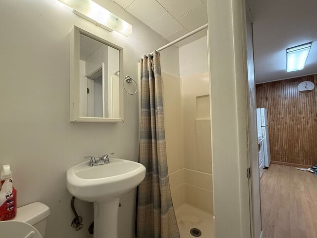 Building Photo - 612 College Rd