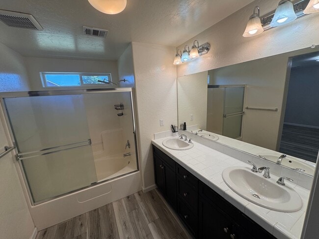 Building Photo - Lovely Home for rent in Hanford,Ca