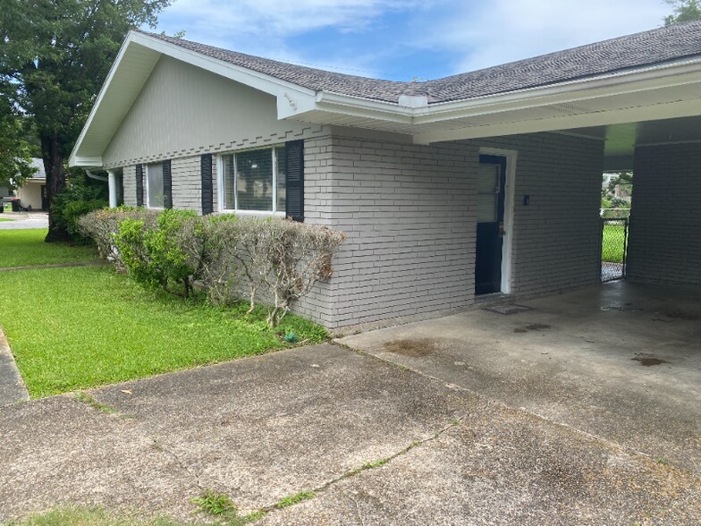 Building Photo - 111 Greenwood Dr
