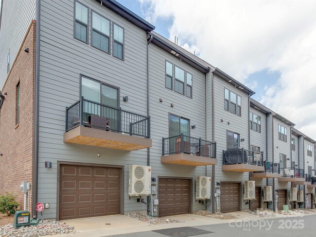 Building Photo - 831 Anderson St