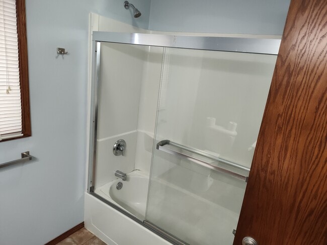 Building Photo - 5710 S Shore Dr