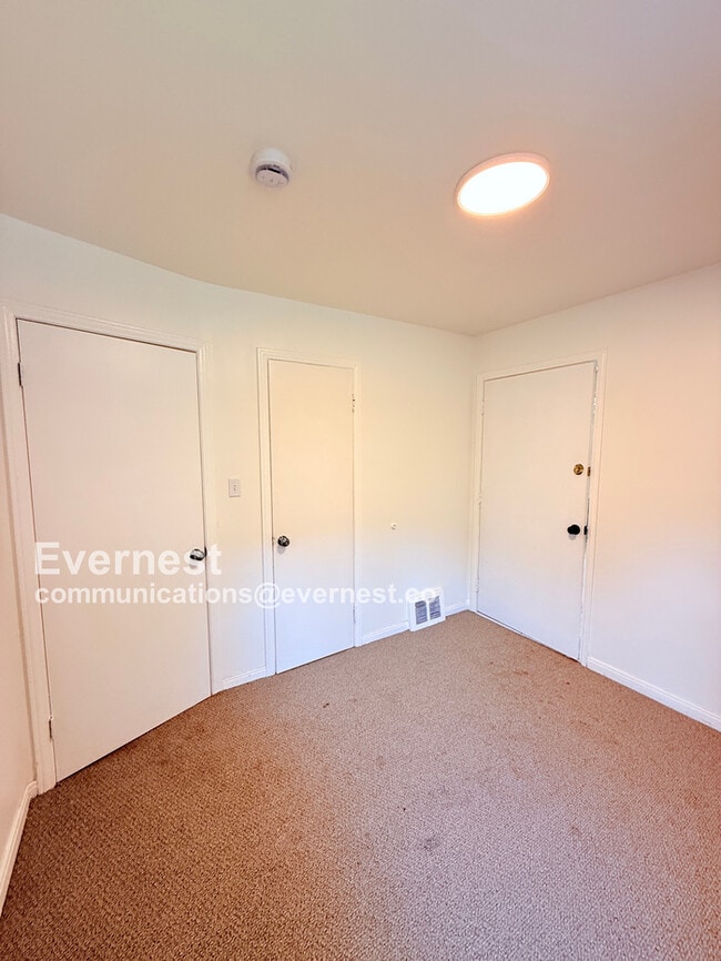 Building Photo - 20527 Rosemont Ave