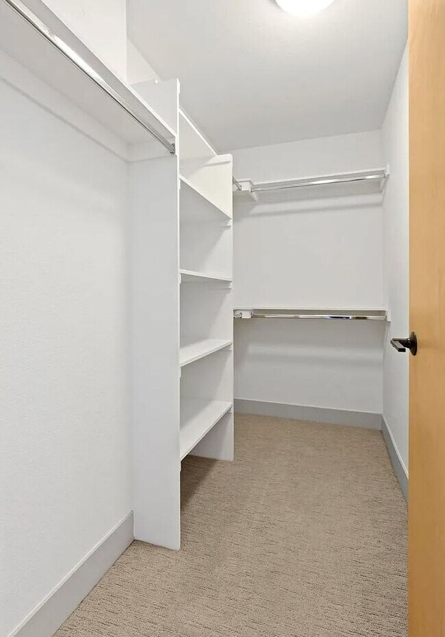 Building Photo - 2 Bedroom Townhome in the Heart of Rino!