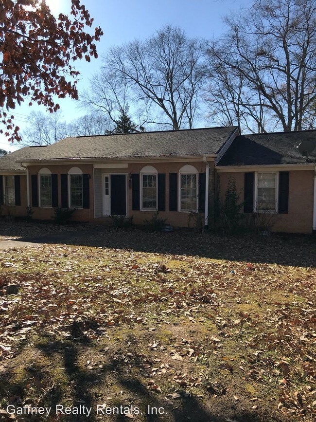Primary Photo - 3 br, 2 bath House - 612 College Dr