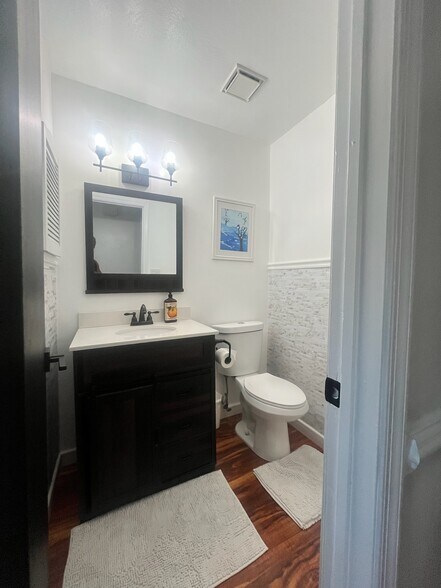 Building Photo - 4601 Merrimac Ln