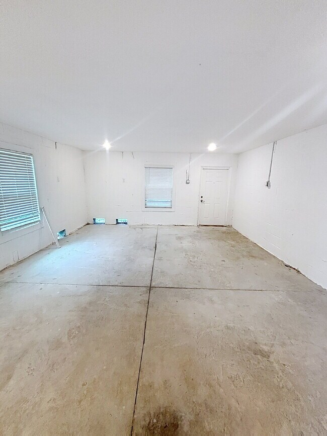 Building Photo - 822 Tennyson Mill Cir
