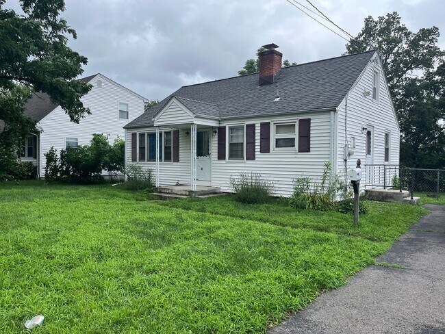 Primary Photo - Single-level, 2-beds 1-bath house in New B...