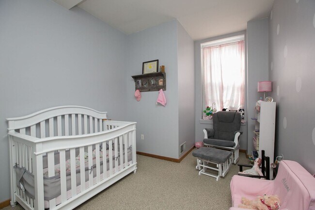 Building Photo - Charming Old City Apartments