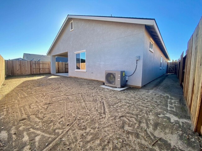 Building Photo - NEWER 4 Bedroom 2 Bath home for RENT!
