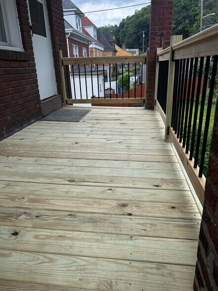 Back porch - 927 Jancey St