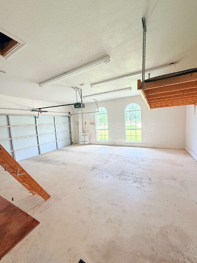Building Photo - 412 Shayla Ln