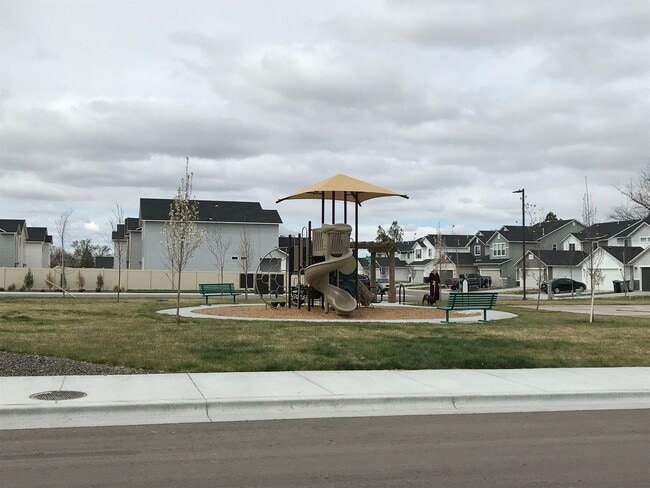 Building Photo - Beautiful brand new 3 bed/2.5 bath home in...
