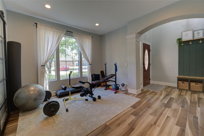 Building Photo - 6206 Clear Canyon Dr