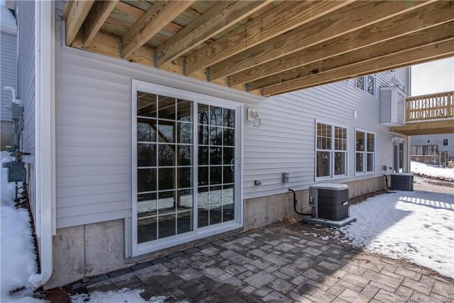 Building Photo - 28 Woodside Dr