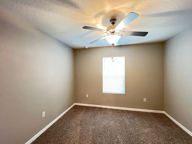 Building Photo - Modern 4-Bedroom Smart Home in Belleview – No HOA Application Required