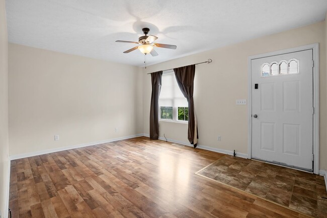 Building Photo - 214 Cumberland Cove Dr