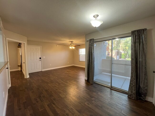 Building Photo - 555 E Silverado Ranch Blvd