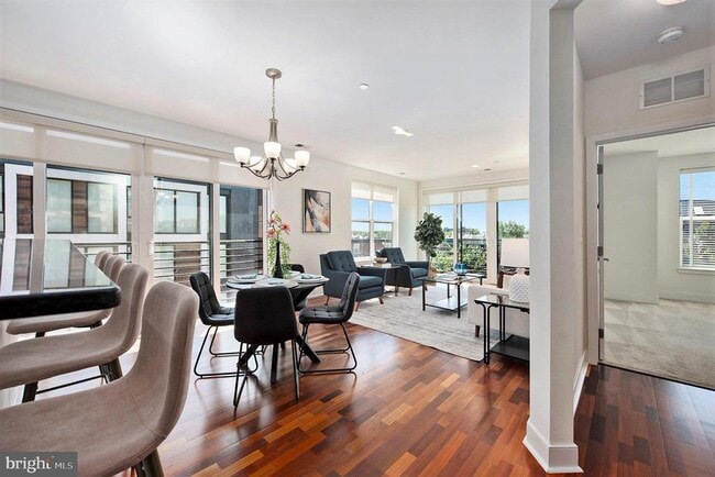 Building Photo - 600 S 24th St