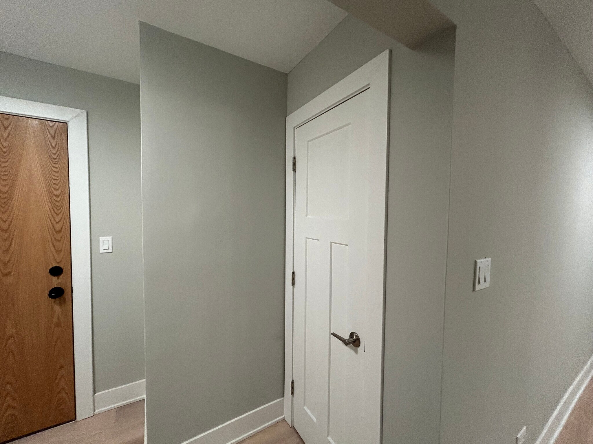 Building Photo - 1254 N La Salle Dr