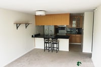 Building Photo - Top Floor One Bedroom - Easy Access to Garage Parking + Great Amenities