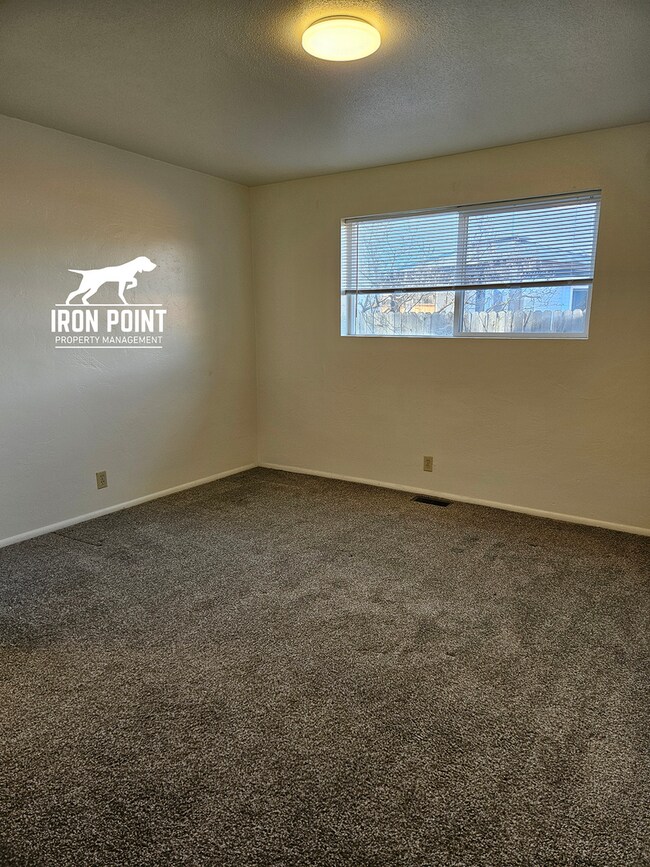 Building Photo - North Boise Duplex w/2 beds, 1bath, W/D, and Covered Parking