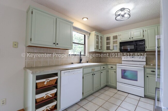 Building Photo - Recently Updated 3 Bed 2.5 Bath in Bixby - Move in Ready!