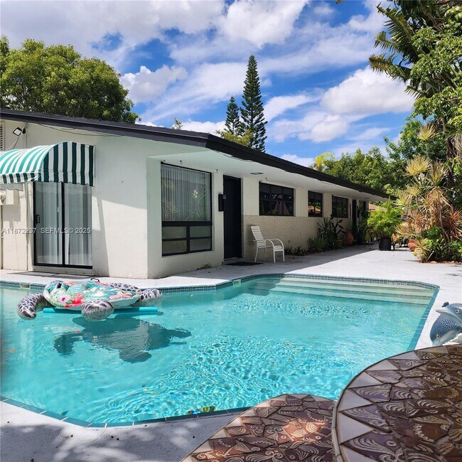 Building Photo - 1940 NE 31st Ct