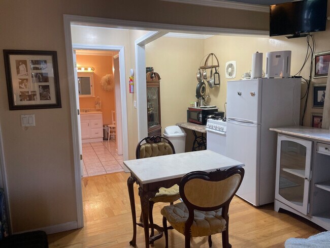 Building Photo - 198 Schools Dr