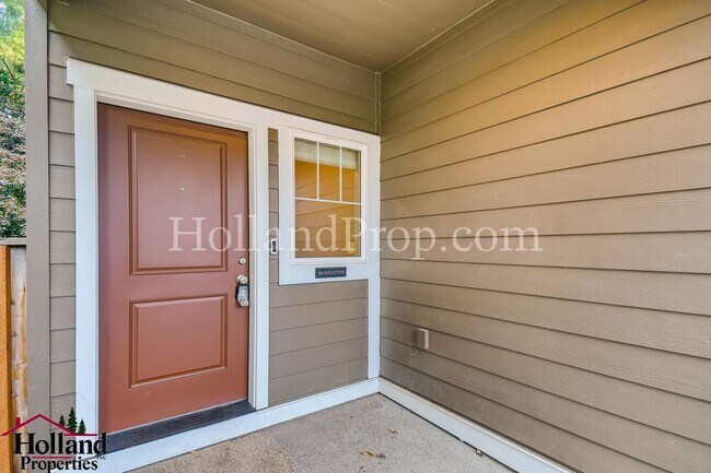 Building Photo - Stunning 3 Bedroom 2.5 Bathroom Home with ...