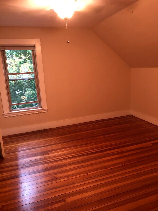 Building Photo - 72 Leicester St