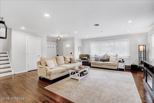 Building Photo - 144 Lower Main St