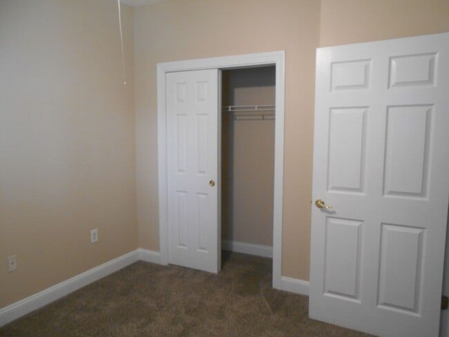 Building Photo - 3 bedroom, 2 bath condo at Fountain Pointe