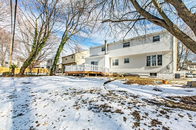 Building Photo - 5 bedroom, 2.5 bath home in Claymont