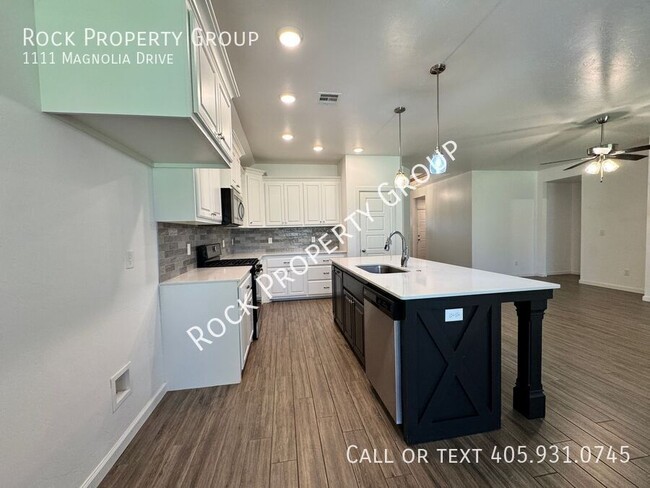 Building Photo - 1111 Magnolia Dr