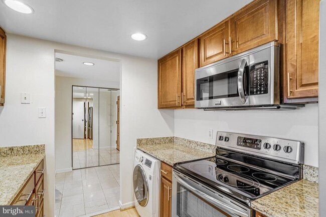 Building Photo - 1530 Key Blvd
